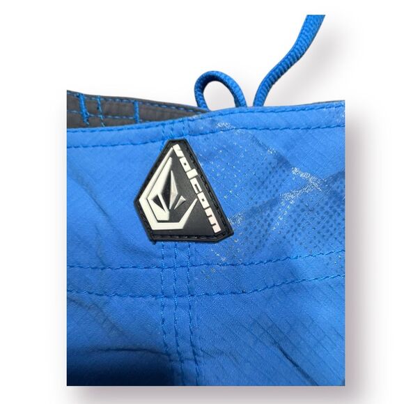 Volcom Blue Board Shorts Size‎ 32" 3 Way Stretch Trunks Retro Y2K Swim - Picture 5 of 5